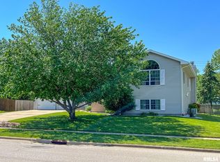 117 Lexington Dr, Washington, IL 61571