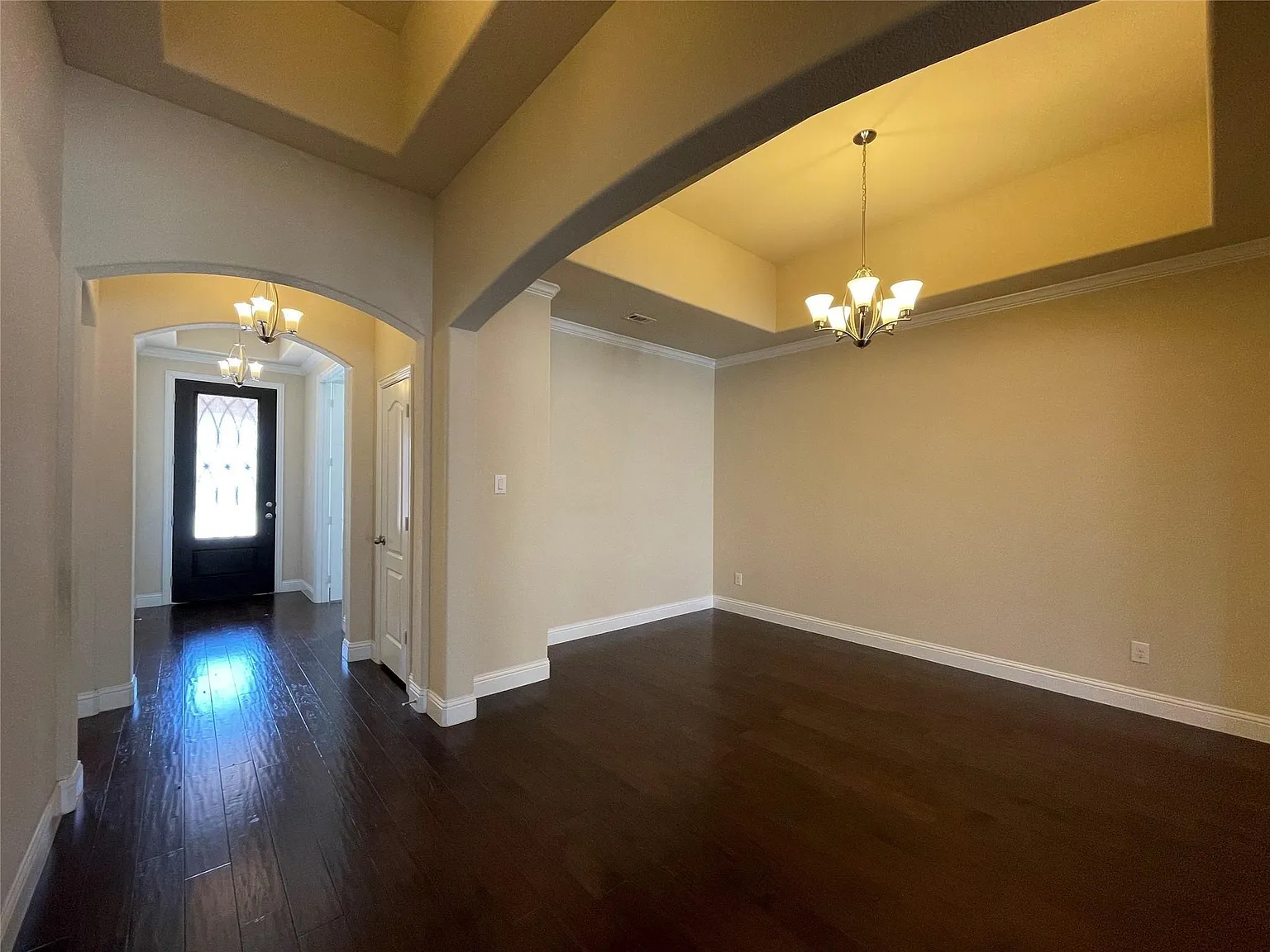 3 bed, 2144 sqft, $2,600 — Photo 2