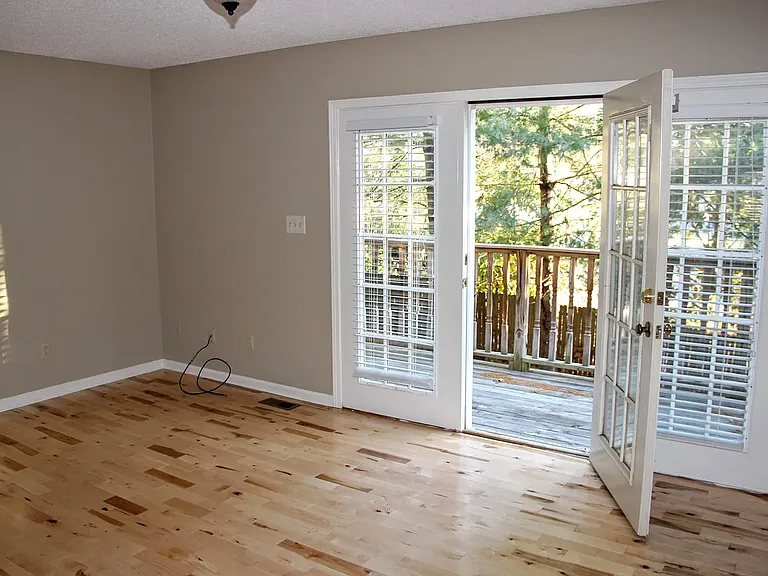 1300 University Pkwy — Photo 2