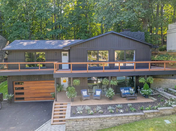 460 Roxbury Rd, Valparaiso, IN 46385