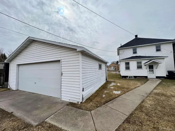 828 N 5th Ave, Iron River, MI 49935