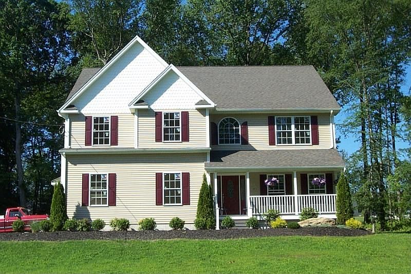 2nd image of 575 Warner Hill Rd