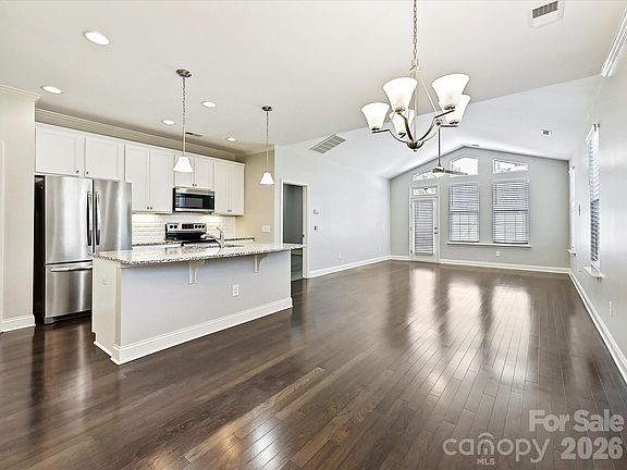 2nd image of 113 Park View Dr