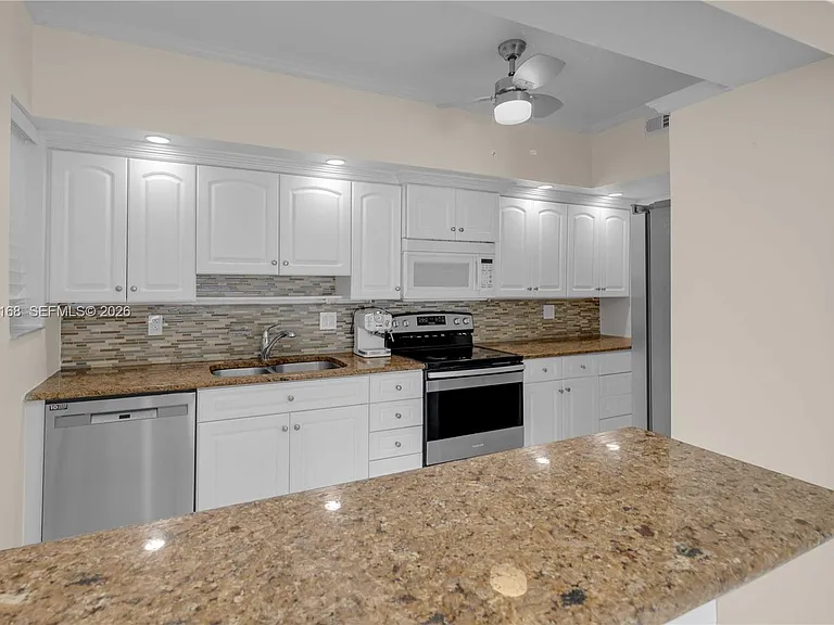 462 Golden Isles Dr #210 — Photo 5