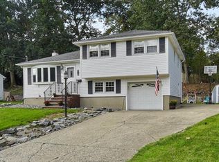 115 Knolls Rd, Bloomingdale, NJ 07403