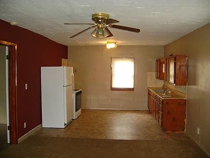 3rd image of 302 E Rose St