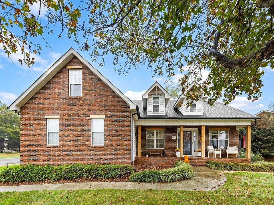 1st image of 214 Heather Glen Ln