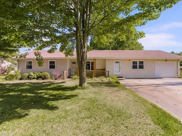 11 Crestview Dr, Paola, KS 66071