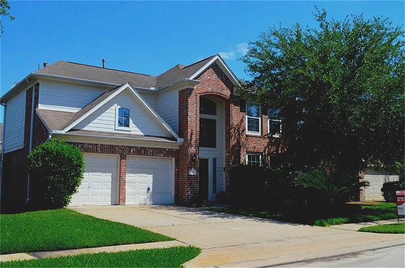 1st image of 915 N Bright Dr