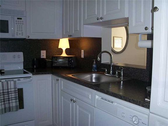 4th image of 202 SE 10th St APT 304
