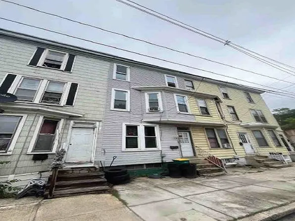 381 E King St, Chambersburg, PA 17201