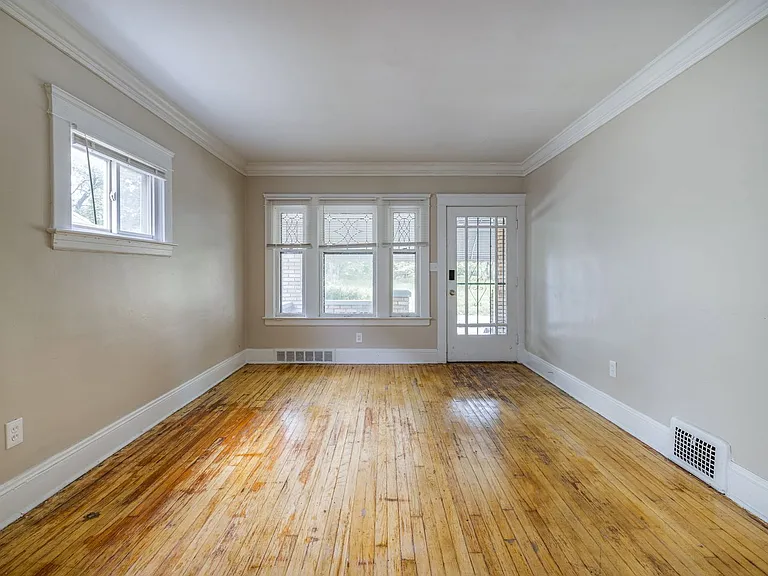 12401 Parkhill Ave — Photo 9