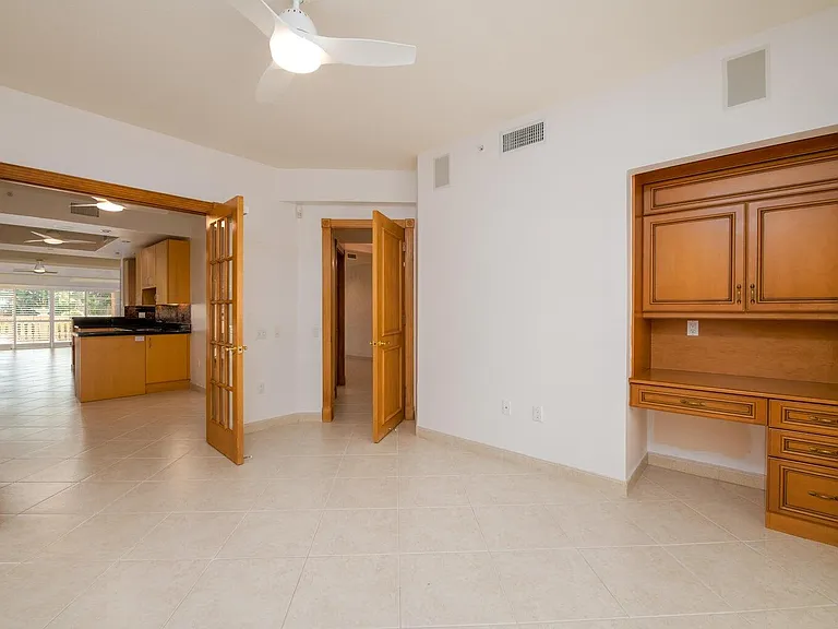 1228 Hillsboro Mile #103 — Photo 13