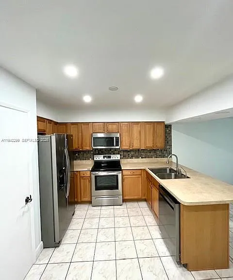 5650 NE 17th Ter #5650 — Photo 12