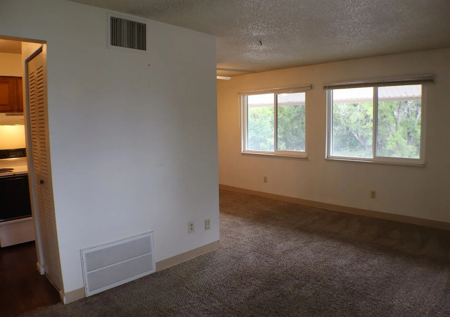 Cozy 1-Bedroom in a Prime Midtown Location — Photo 3