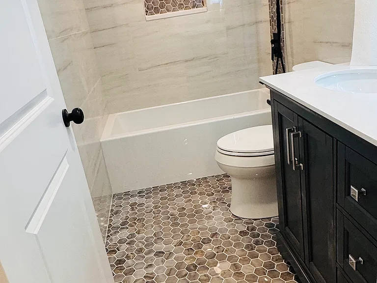 4427 N Menard Ave #G — Photo 4