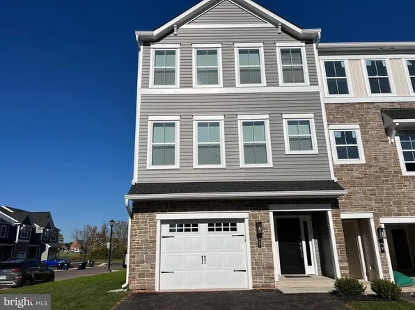 51 Copper Ct, Royersford, PA 19468