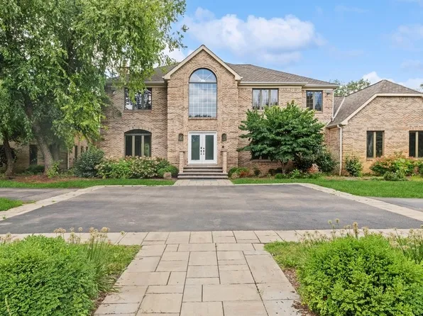 2 Royal Way, Barrington, IL 60010