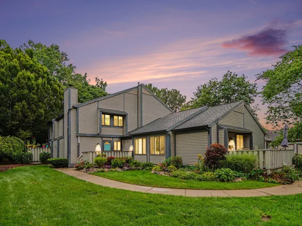 4802 Foxfire Trl, Portage, MI 49024