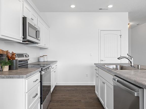 4th image of 8706 Silver Mound Dr