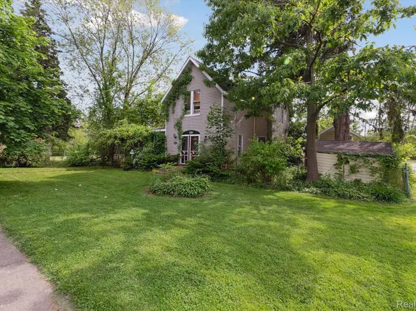 51389 Washington St, New Baltimore, MI 48047