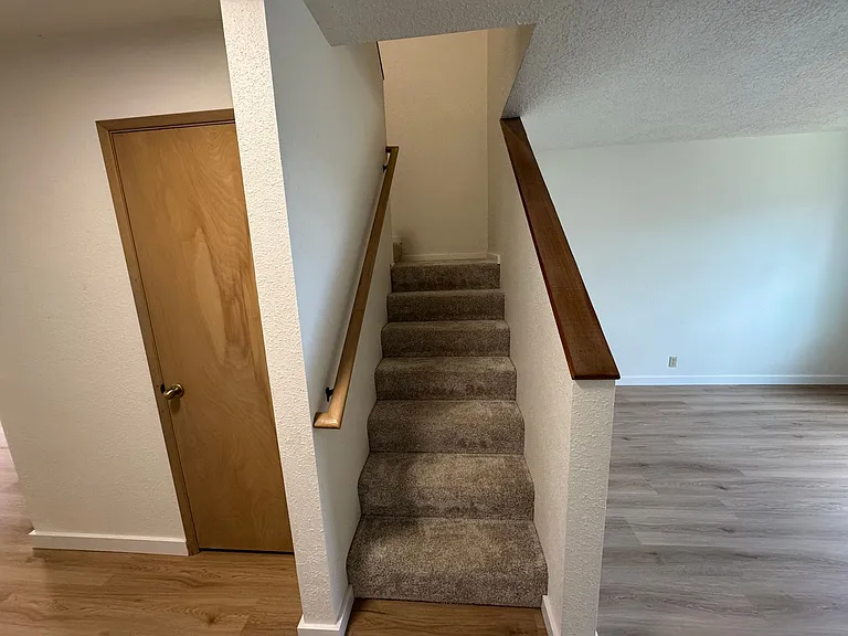708 NE Avery St — Photo 10
