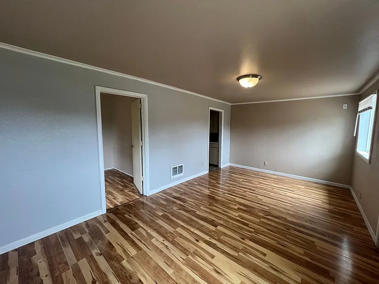 486 Jackson Ave — Photo 1