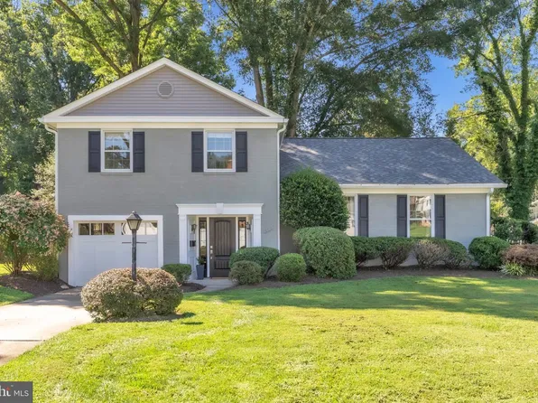 8710 Yarmouth Ct, Potomac, MD 20854