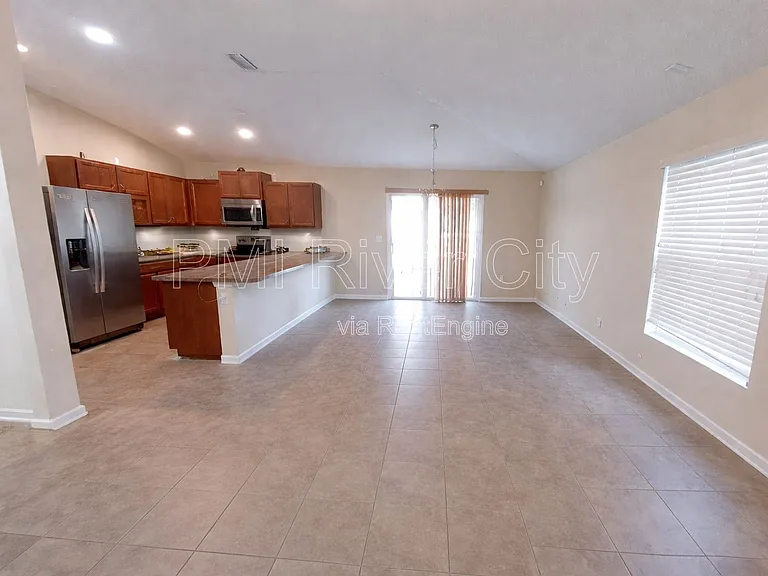 12154 Alexandra Dr — Photo 4