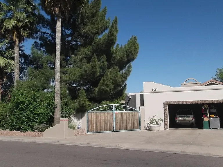 2057 N Gentry — Photo 8