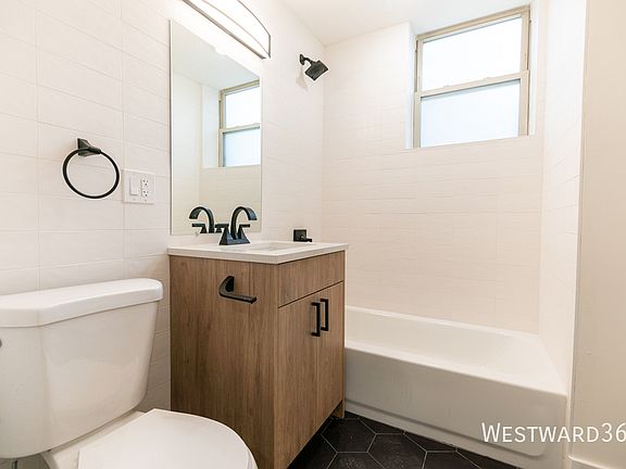 5th image of 1356 W Granville Ave #G