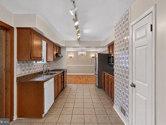 3rd image of 2710 Sun Valley Dr