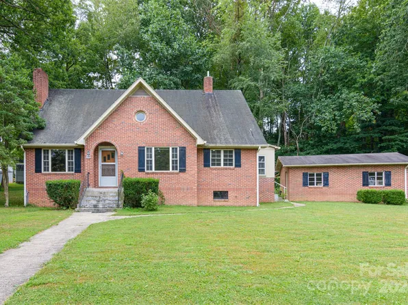 388 E Marshall St, Waynesville, NC 28786