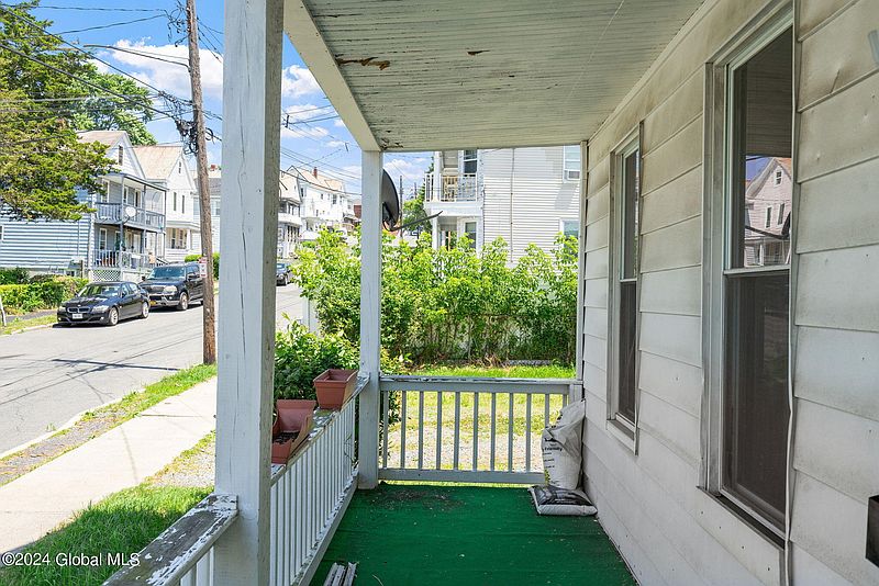 4th image of 526 Clarendon Street
