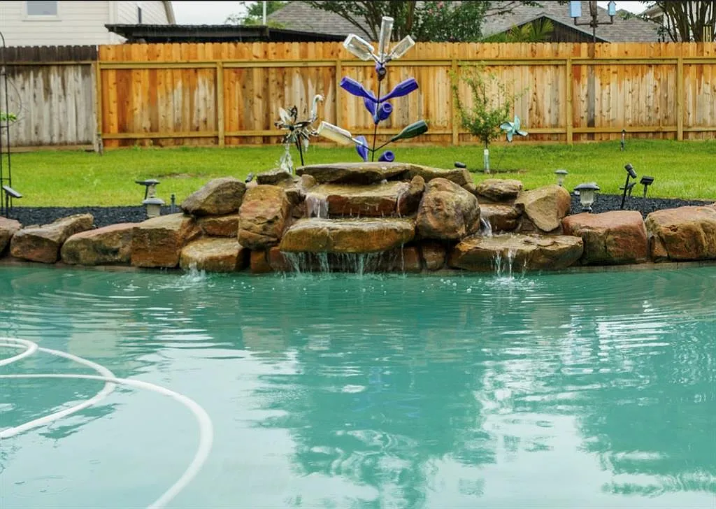 4 bed, 2.5 bath, 2444 sqft, $4,200 — Photo 2