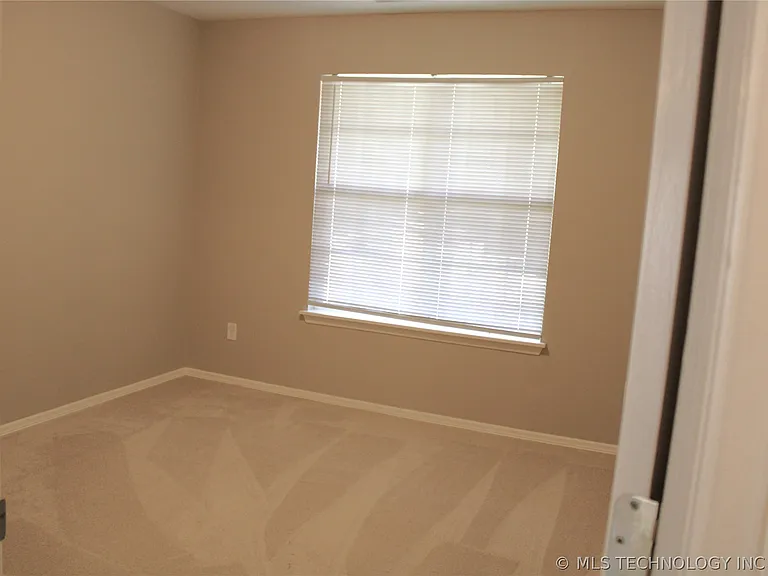 12007 S Cedar Ave — Photo 10