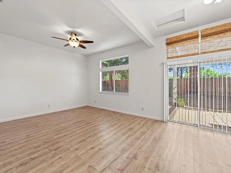 359 Seaton Dr — Photo 14