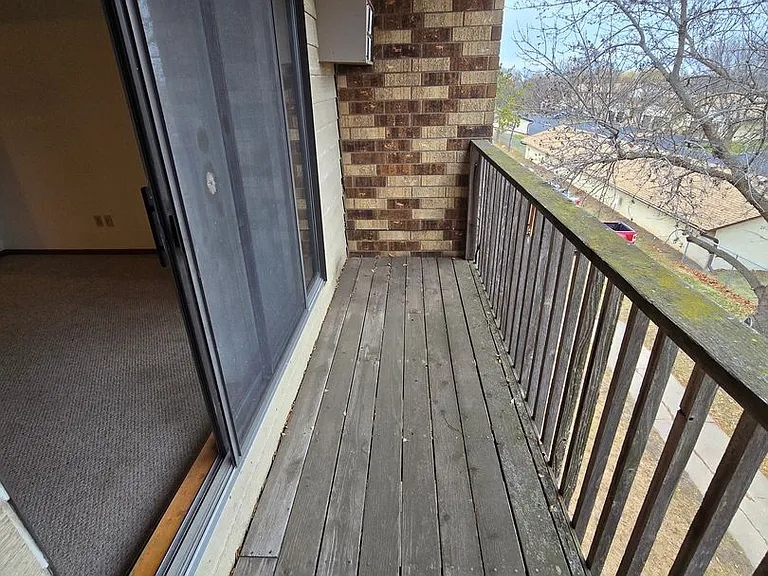 139 Riverview Dr — Photo 4