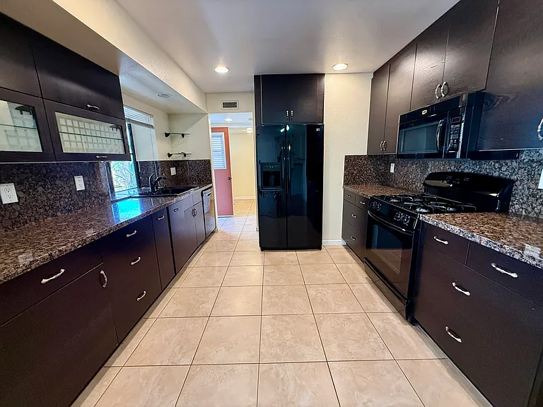 17466 Fairlie Rd — Photo 3