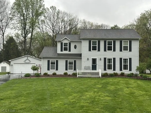 149 Mapleview Ct, New Middletown, OH 44442