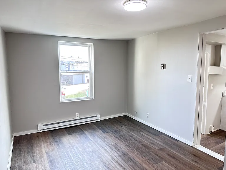 252 E Main St — Photo 8