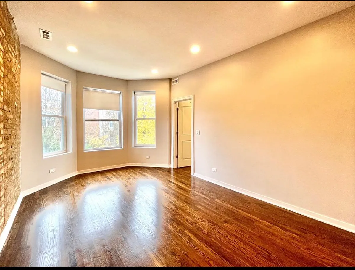 Building Photo - 3342 W Beach Ave #2