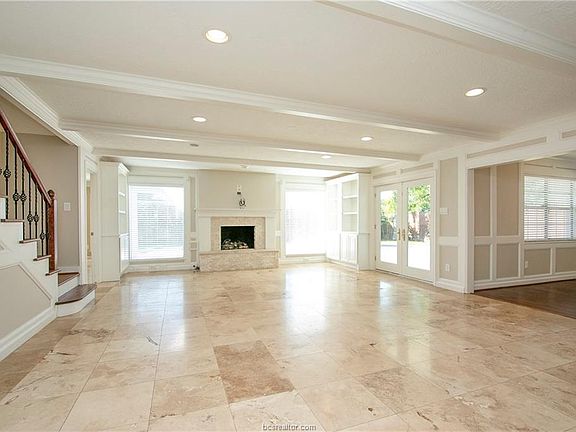 3rd image of 1633 Country Club Blvd