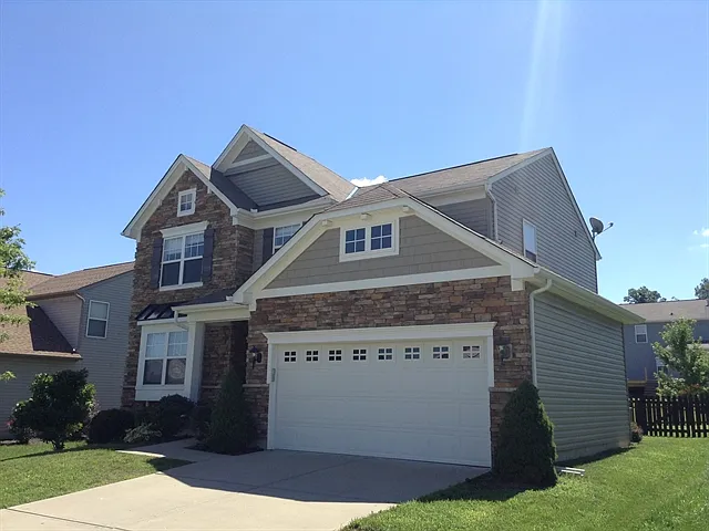 4 bed, 3.5 bath, 2020 sqft, $2,700 — Photo 1