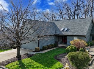 9096 Woodcrest Dr, Brecksville, OH
