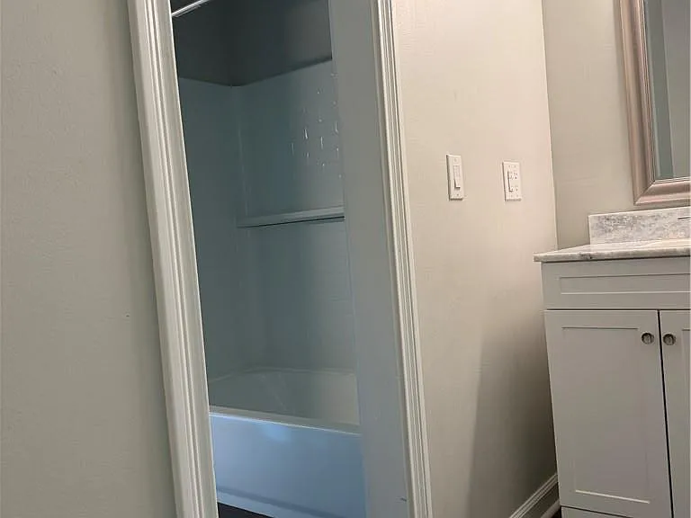 4345 Frontenac Dr — Photo 33
