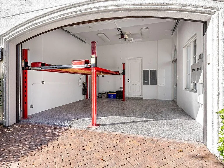 549 NE 19th Ave #C — Photo 61