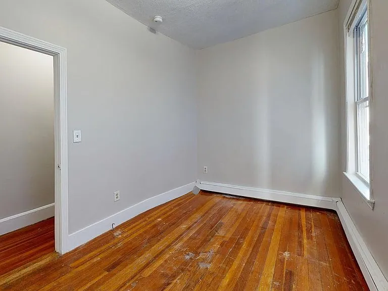273 Maverick St #2 — Photo 9