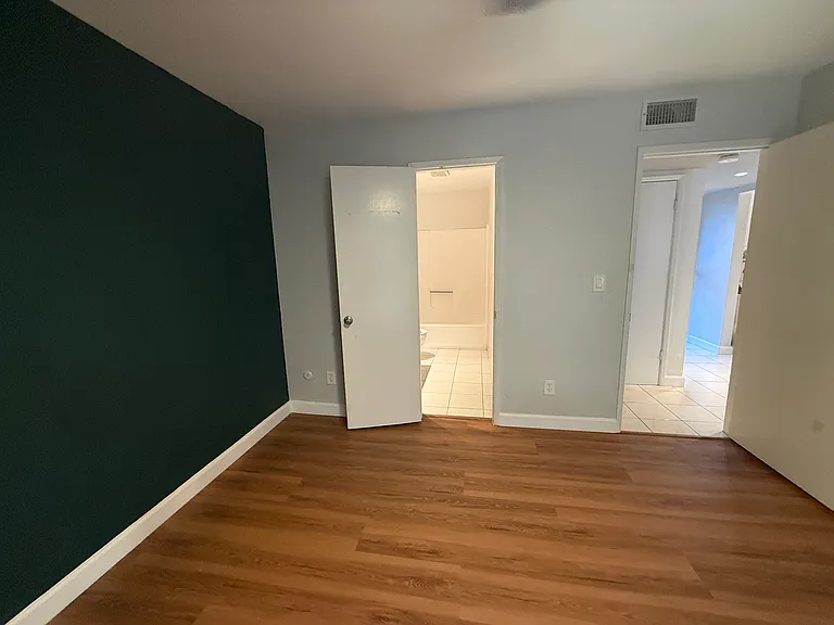 4240 Menlo Ave #12 — Photo 14