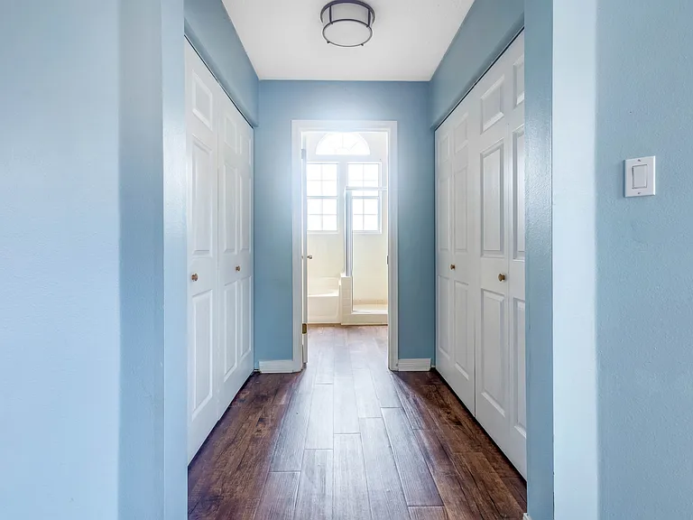 2060 Cambridge Cir — Photo 25
